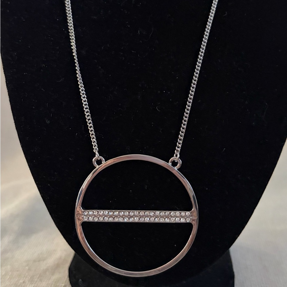 Elegant Silver Necklace with Crystal Accents